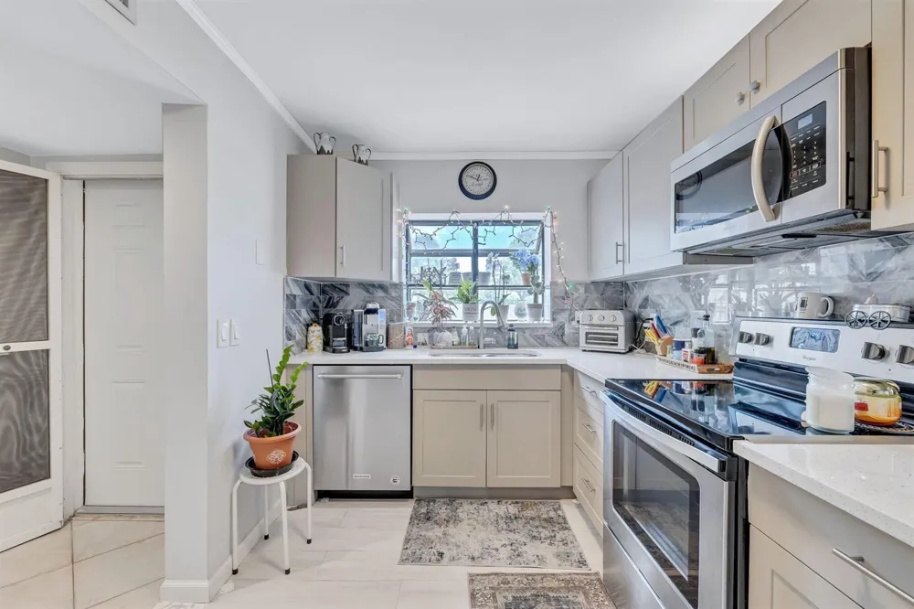 305 CONGRESSIONAL WAY Deerfield Beach, FL 33442