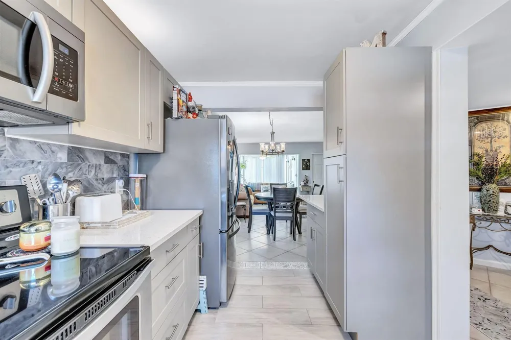 305 CONGRESSIONAL WAY Deerfield Beach, FL 33442