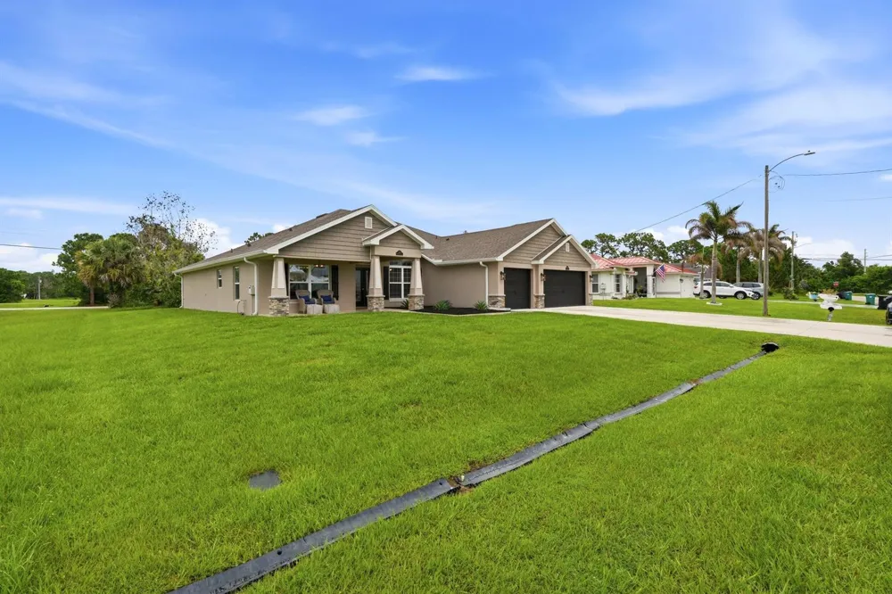 5825 NW Bates Avenue Port St. Lucie, FL 34986