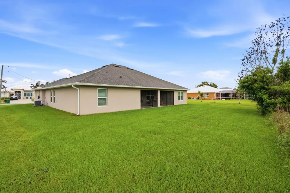 5825 NW Bates Avenue Port St. Lucie, FL 34986