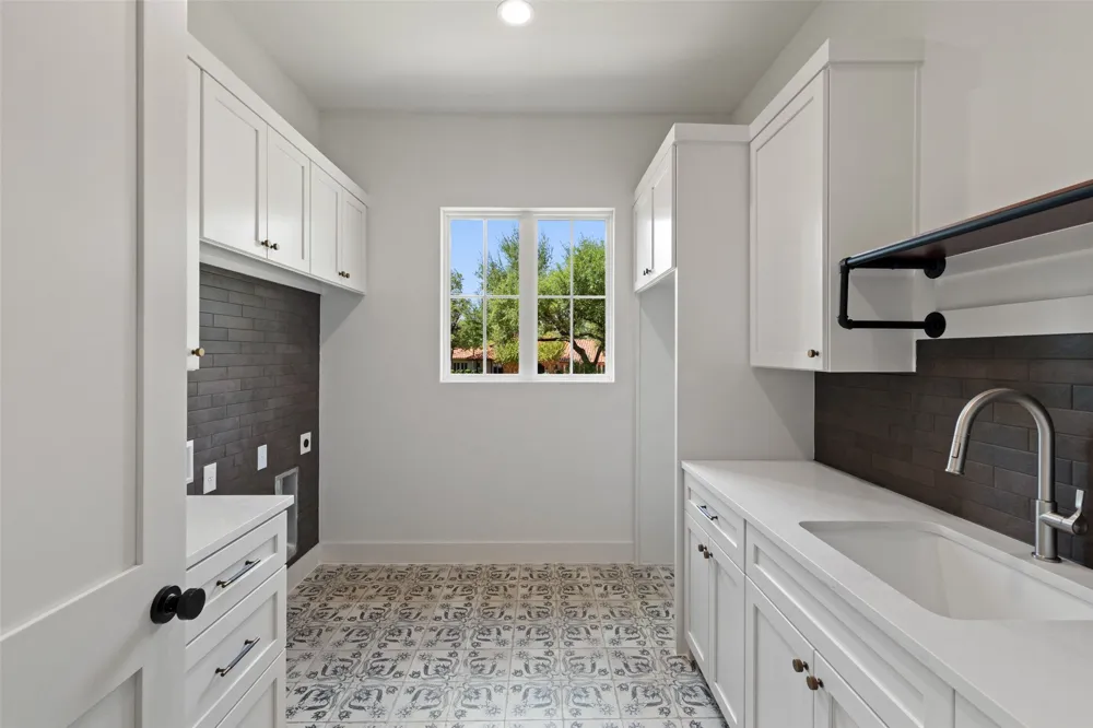 304 Comet Lakeway, TX 78734