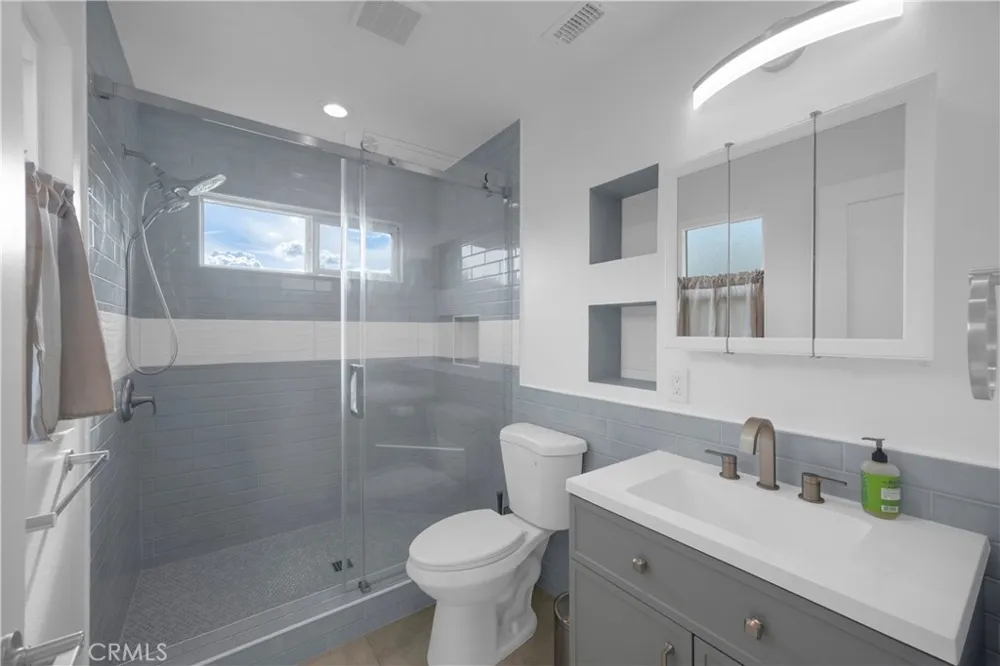 17764 La Entrada Yorba Linda, CA 92886
