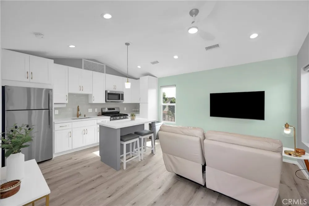 17764 La Entrada Yorba Linda, CA 92886