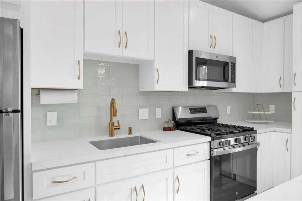 17764 La Entrada Yorba Linda, CA 92886