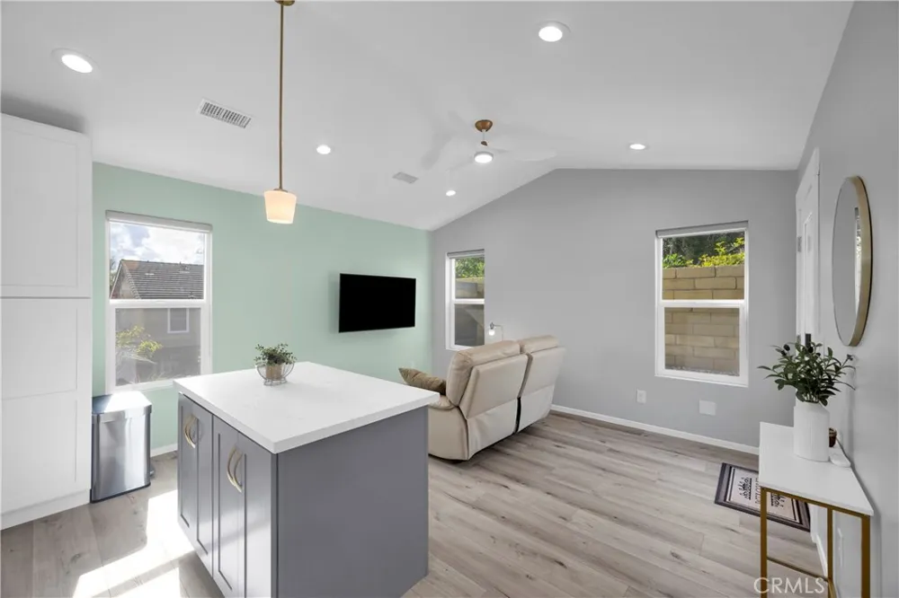 17764 La Entrada Yorba Linda, CA 92886