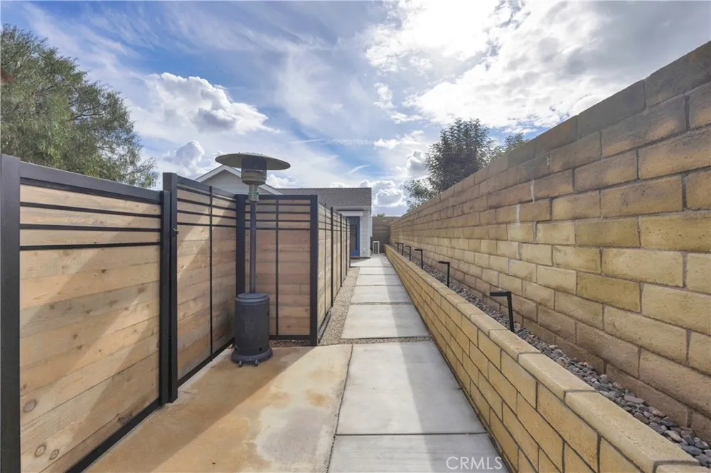 17764 La Entrada Yorba Linda, CA 92886
