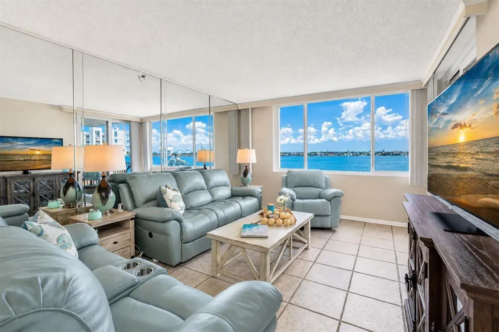 6287 BAHIA DEL MAR CIRCLE #401 St Petersburg, FL 33715