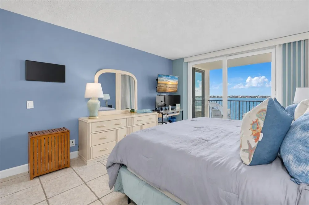 6287 BAHIA DEL MAR CIRCLE #401 St Petersburg, FL 33715
