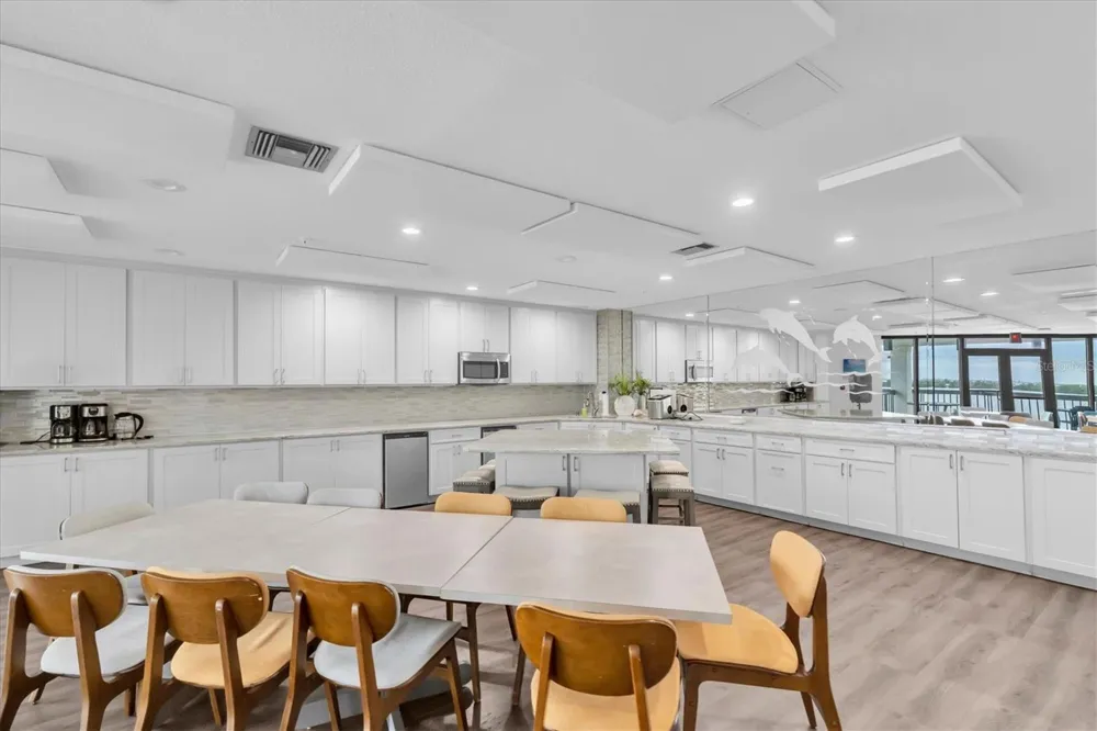 6287 BAHIA DEL MAR CIRCLE #401 St Petersburg, FL 33715