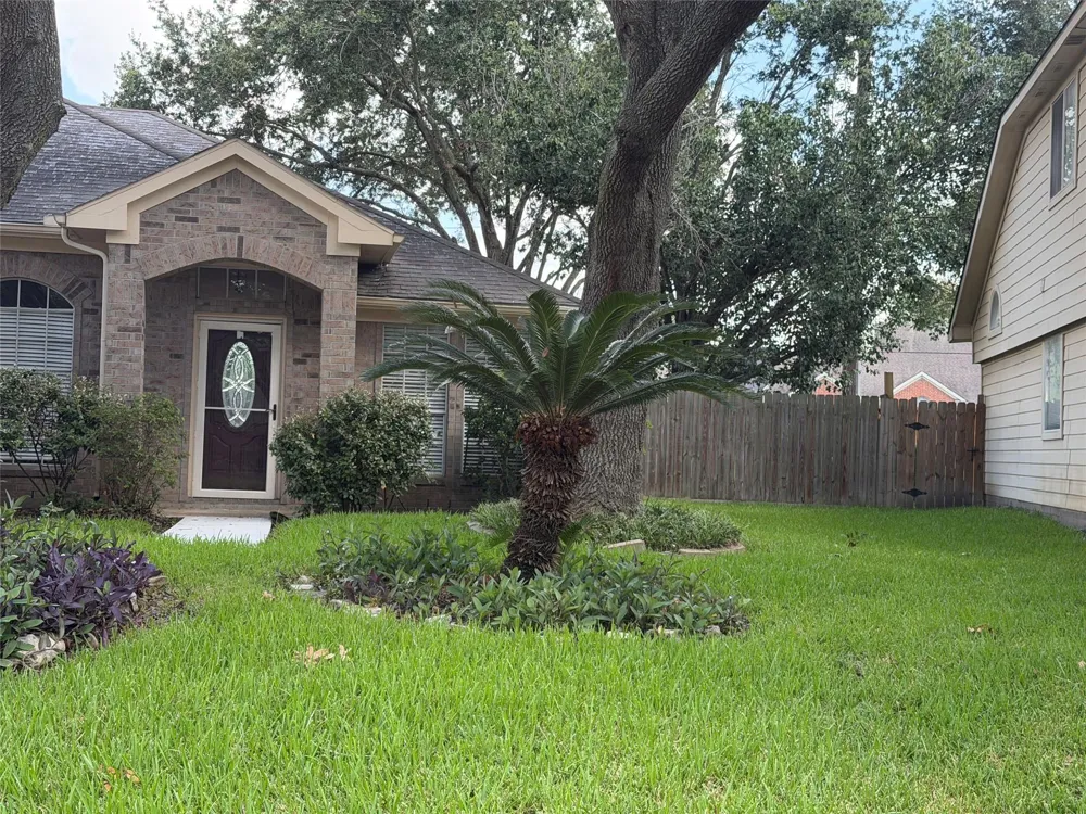 15318 Inks Lake Drive Sugar Land, TX 77498