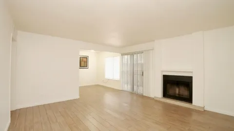 1550 W Ashlan #111