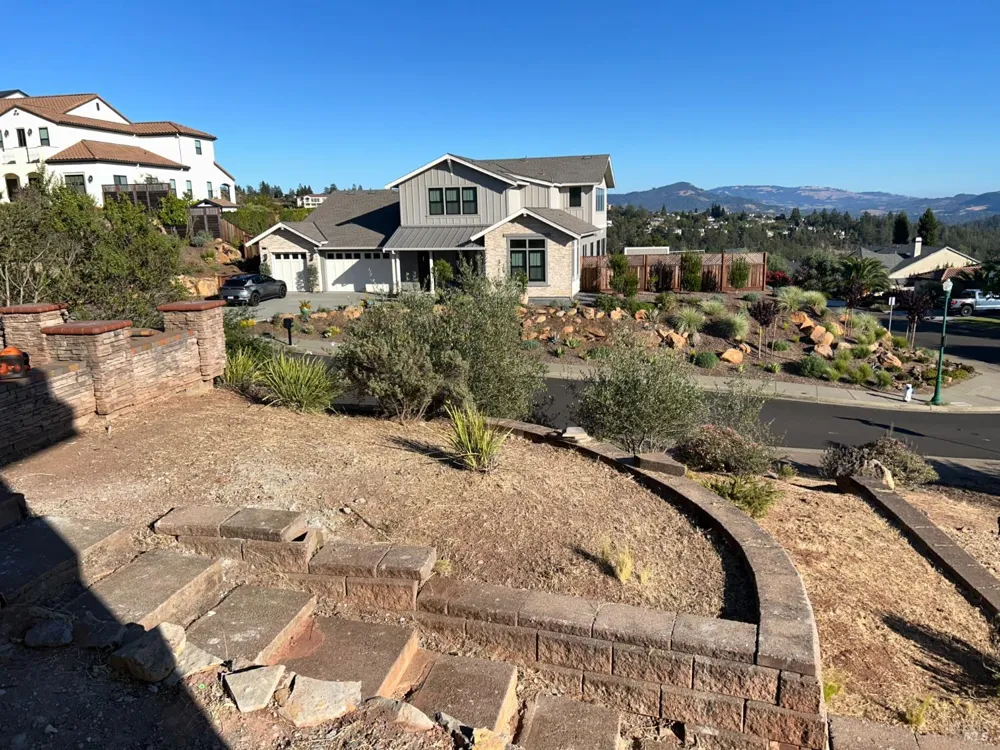 3853 Royal Manor Place Santa Rosa, CA 95404