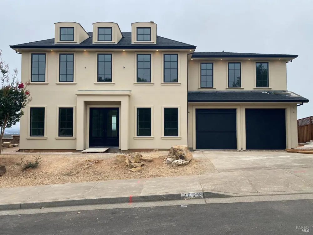 3853 Royal Manor Place Santa Rosa, CA 95404