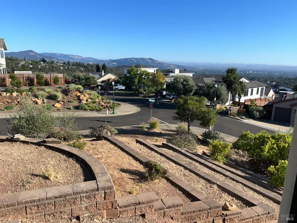 3853 Royal Manor Place Santa Rosa, CA 95404