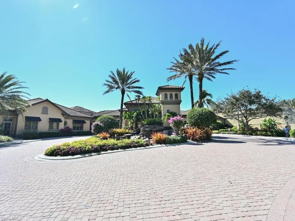7877 Hawthorne Drive #102 Naples, FL 34113