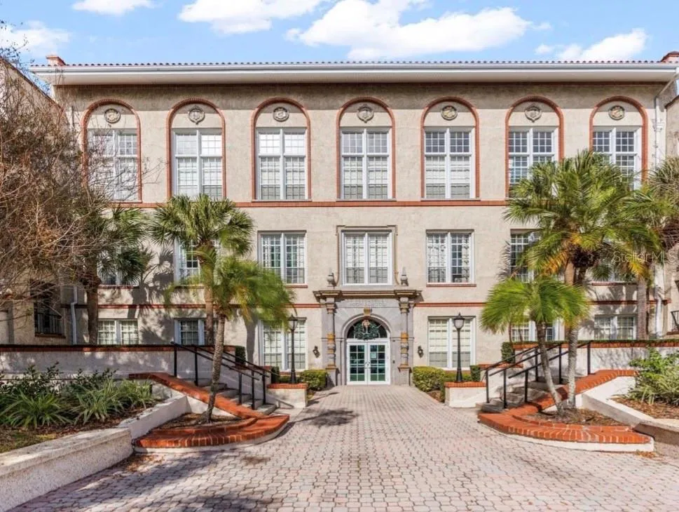 701 MIRROR LAKE DRIVE #317 St Petersburg, FL 33701