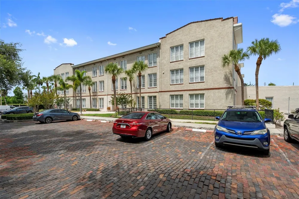 701 MIRROR LAKE DRIVE #317 St Petersburg, FL 33701
