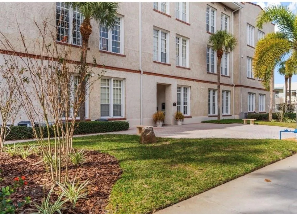 701 MIRROR LAKE DRIVE #317 St Petersburg, FL 33701