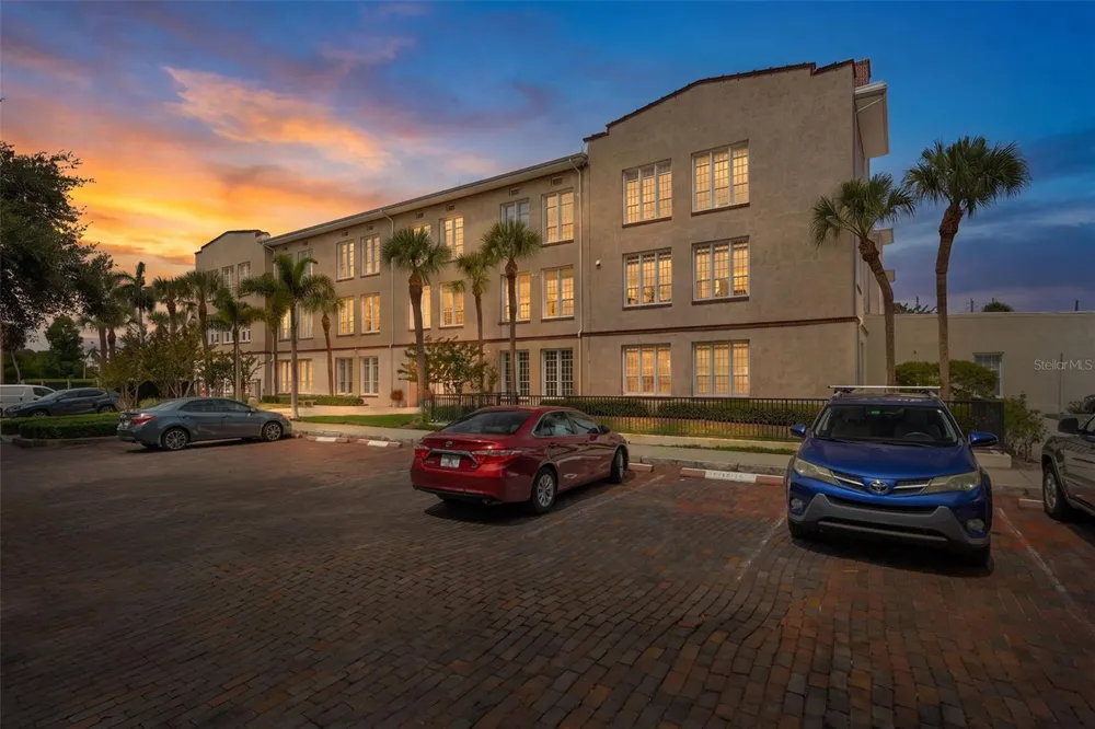 701 MIRROR LAKE DRIVE #317 St Petersburg, FL 33701