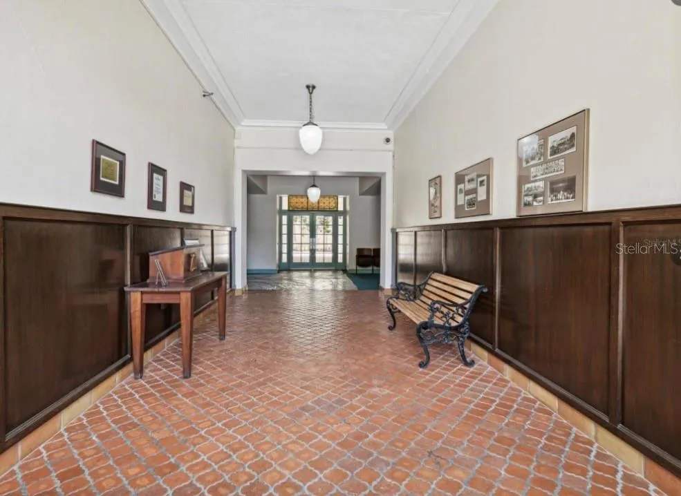 701 MIRROR LAKE DRIVE #317 St Petersburg, FL 33701