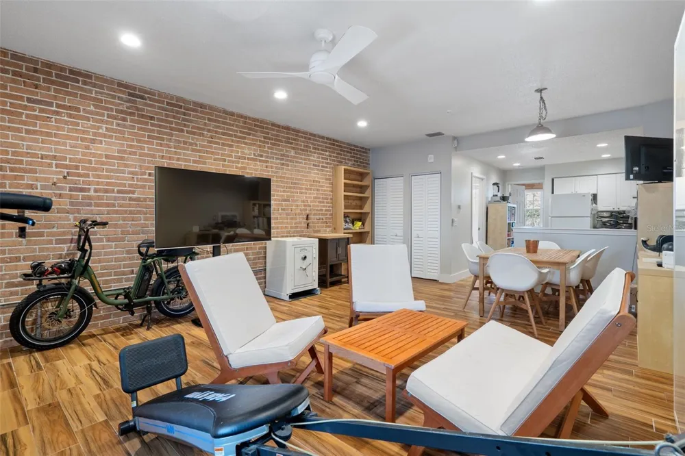 701 MIRROR LAKE DRIVE #317 St Petersburg, FL 33701