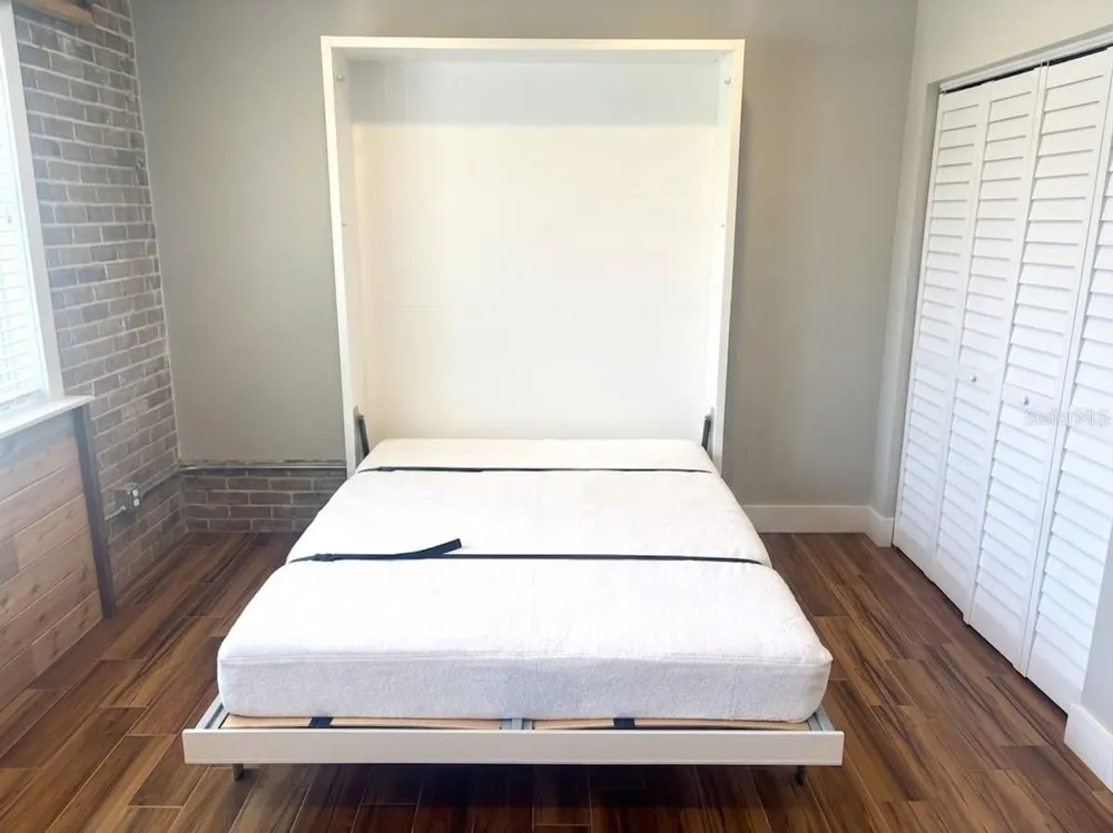 701 MIRROR LAKE DRIVE #317 St Petersburg, FL 33701