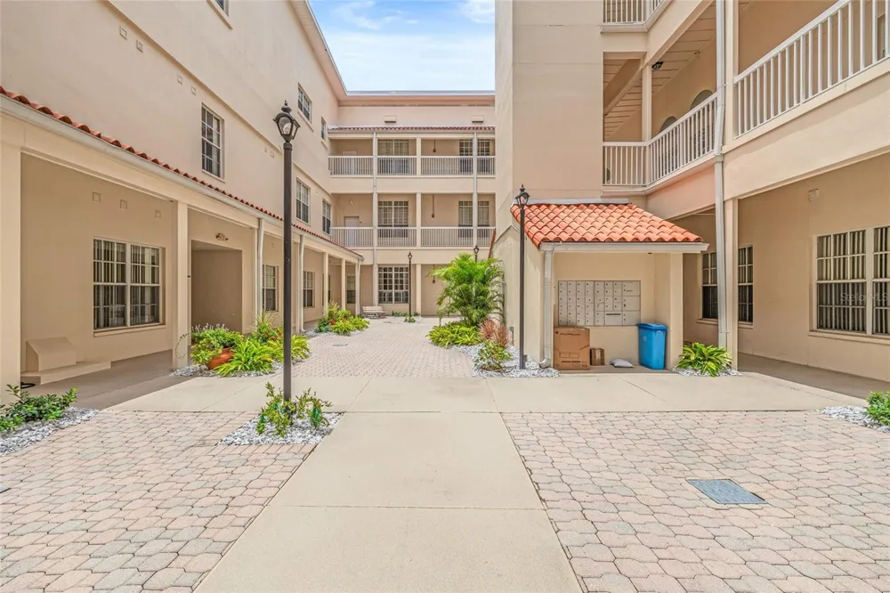 701 MIRROR LAKE DRIVE #317 St Petersburg, FL 33701