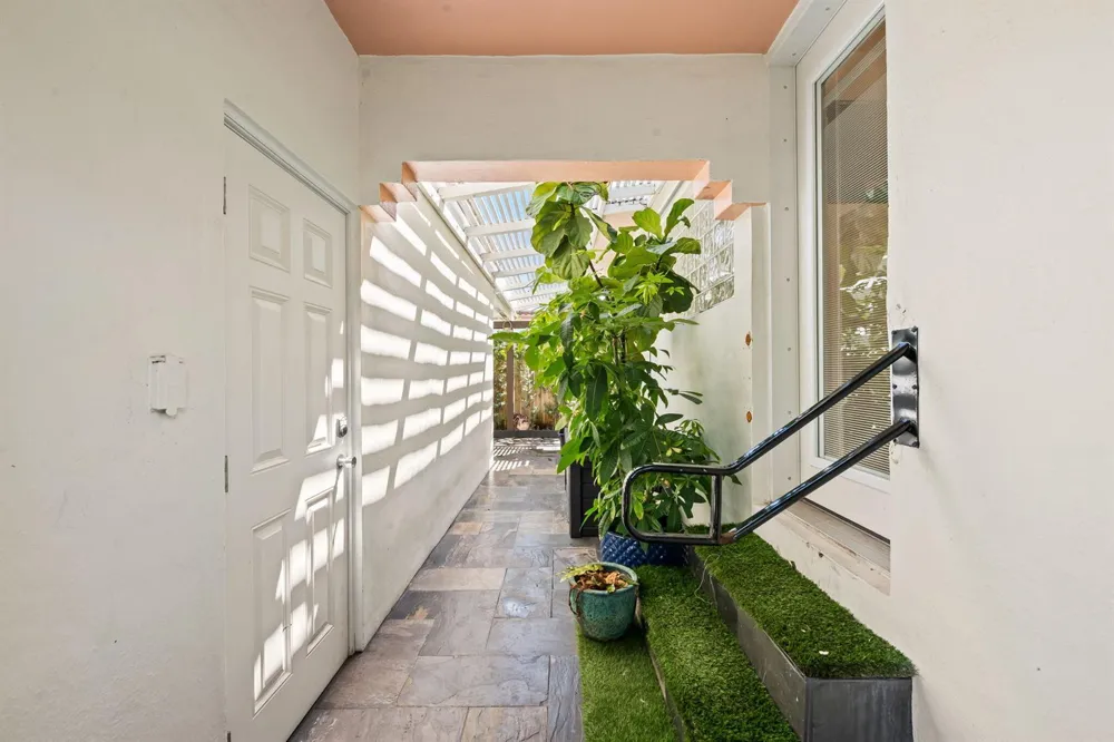 1555 MONROE STREET Hollywood, FL 33020