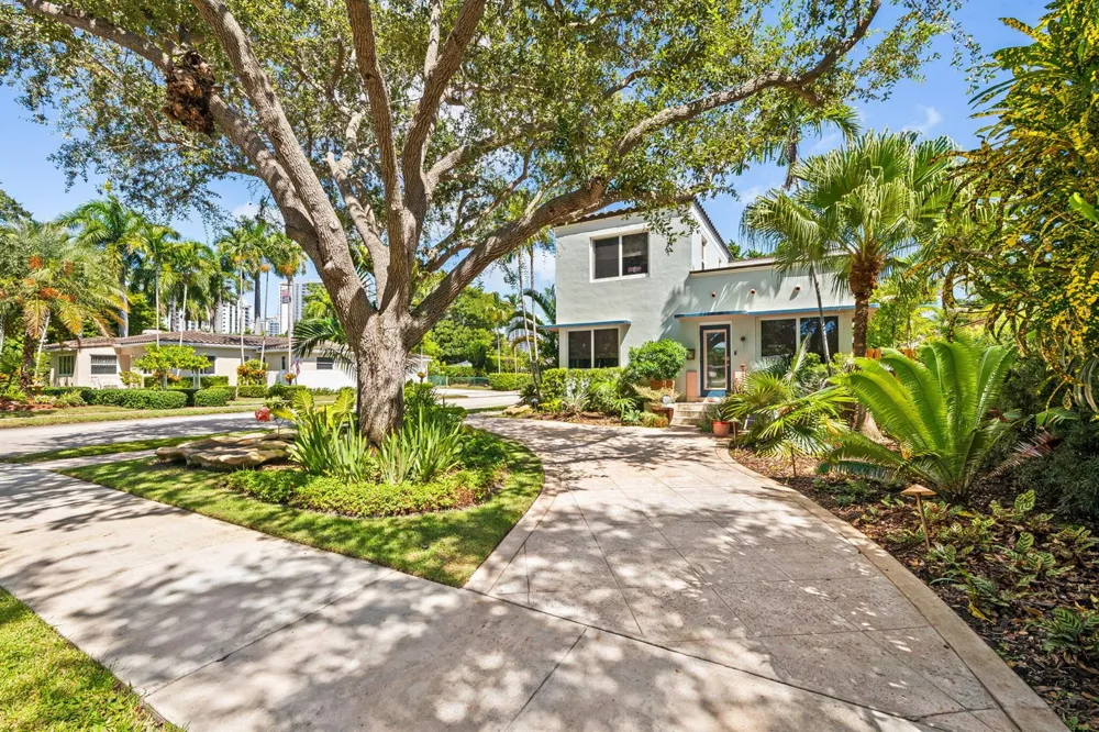 1555 MONROE STREET Hollywood, FL 33020