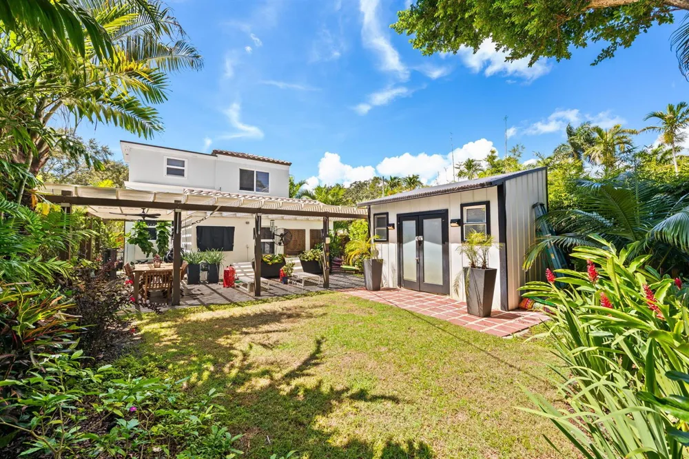1555 MONROE STREET Hollywood, FL 33020