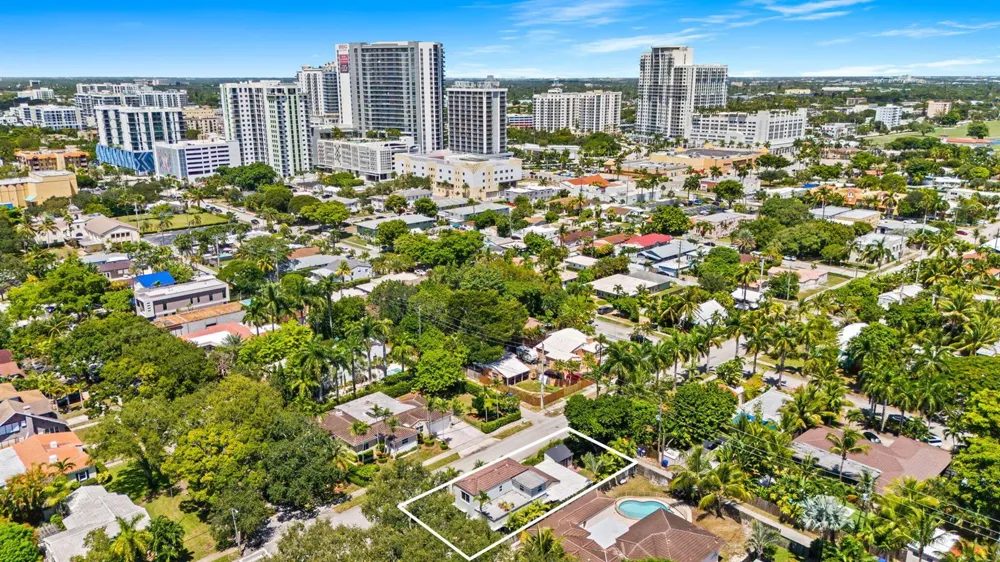 1555 MONROE STREET Hollywood, FL 33020