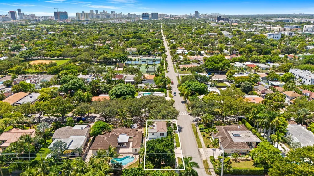 1555 MONROE STREET Hollywood, FL 33020