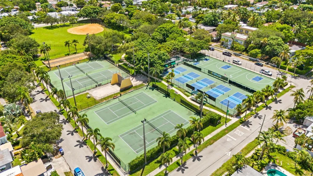 1555 MONROE STREET Hollywood, FL 33020