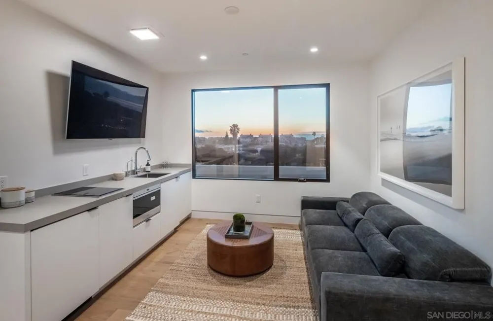 521 S Rios Ave Solana Beach, CA 92075