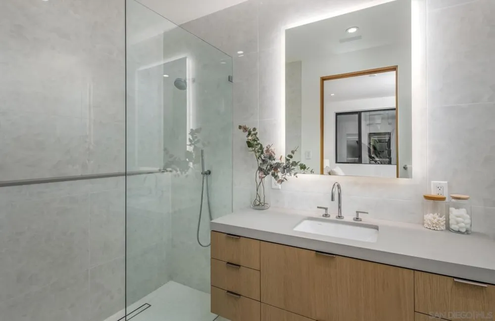 521 S Rios Ave Solana Beach, CA 92075
