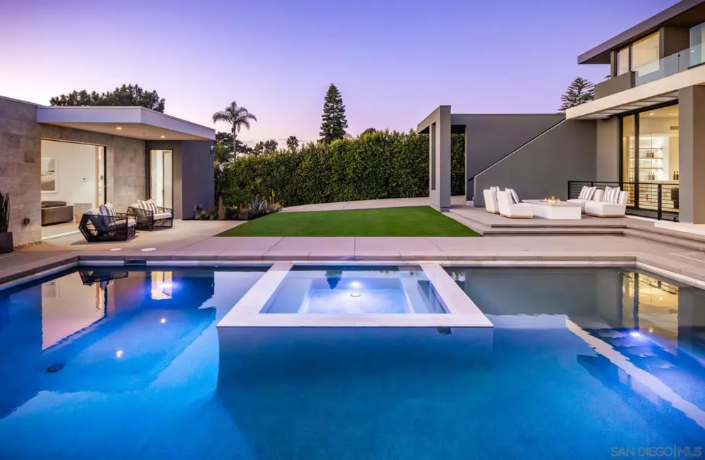 521 S Rios Ave Solana Beach, CA 92075