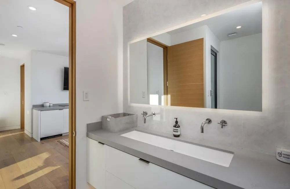 521 S Rios Ave Solana Beach, CA 92075