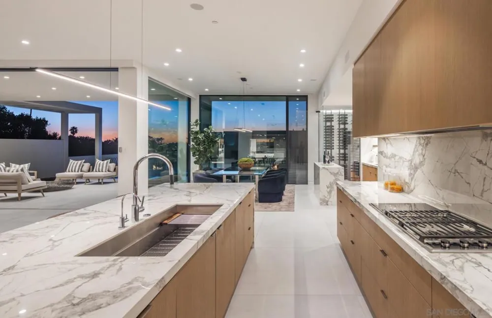 521 S Rios Ave Solana Beach, CA 92075
