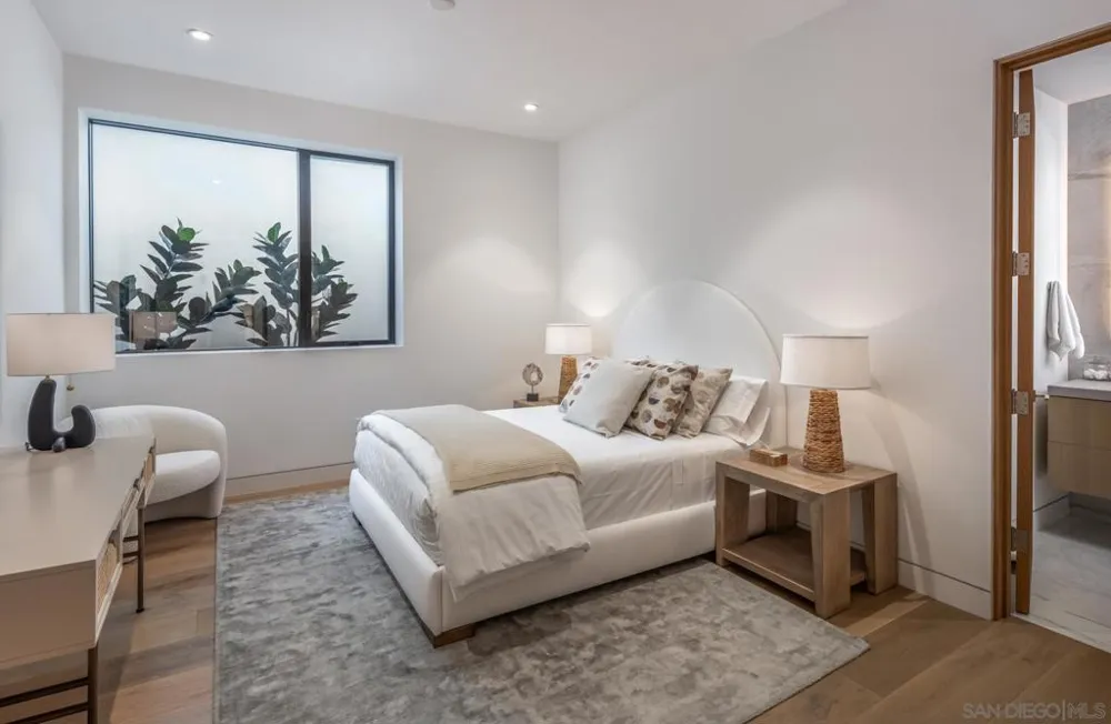521 S Rios Ave Solana Beach, CA 92075