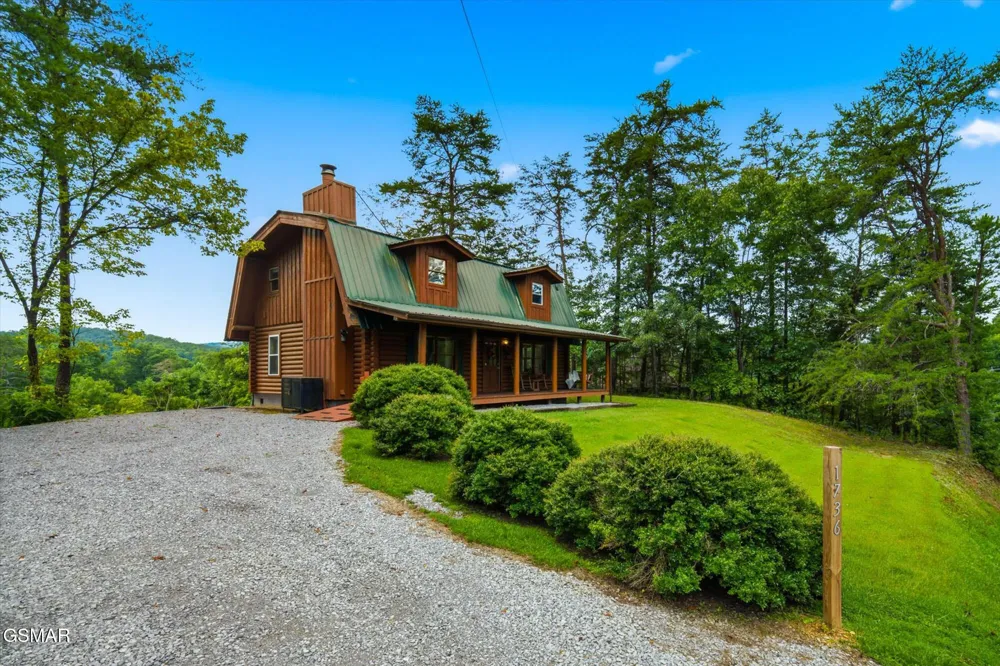 1736 Walker Trail Sevierville, TN 37876