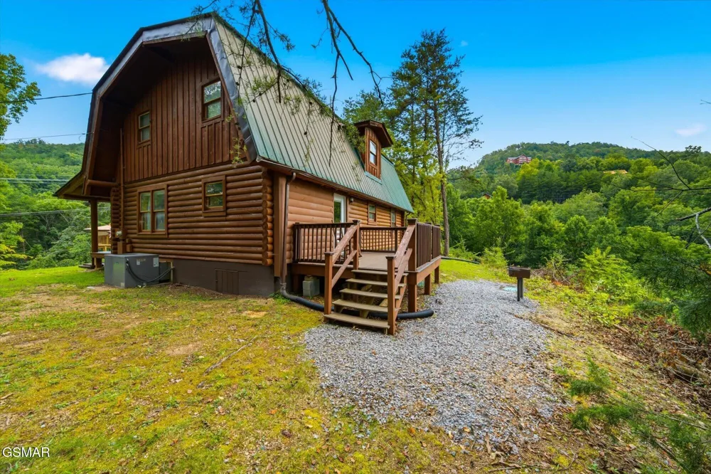 1736 Walker Trail Sevierville, TN 37876