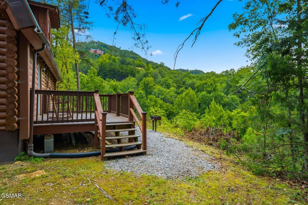 1736 Walker Trail Sevierville, TN 37876