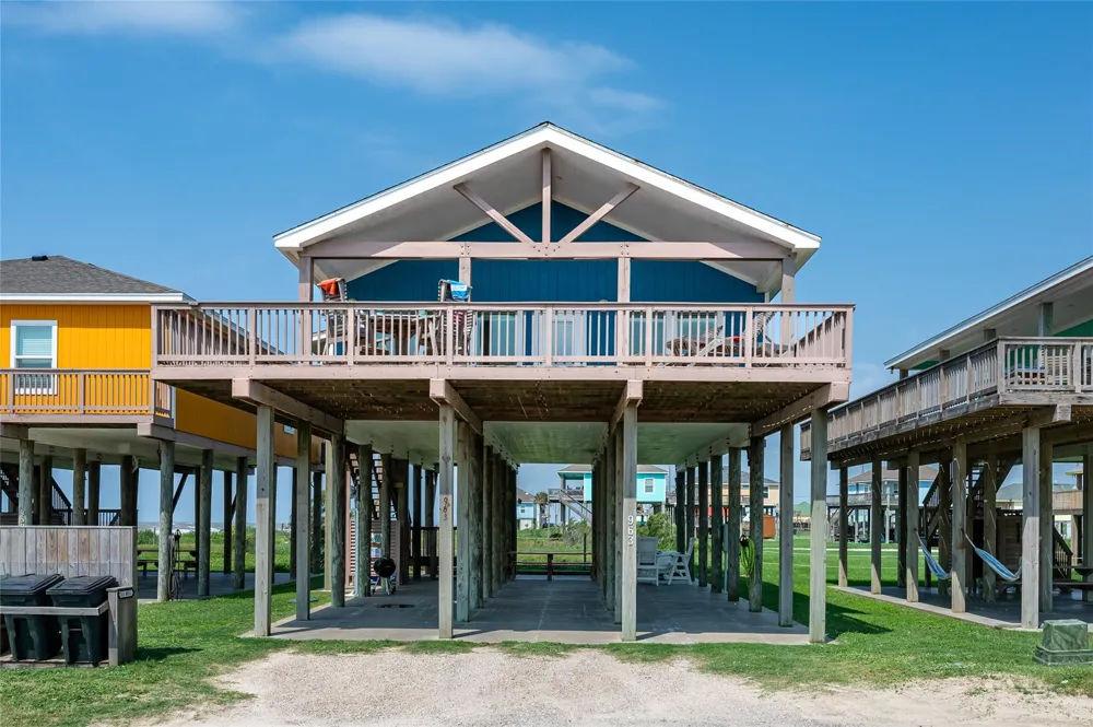 963 James Road Gilchrist, TX 77617
