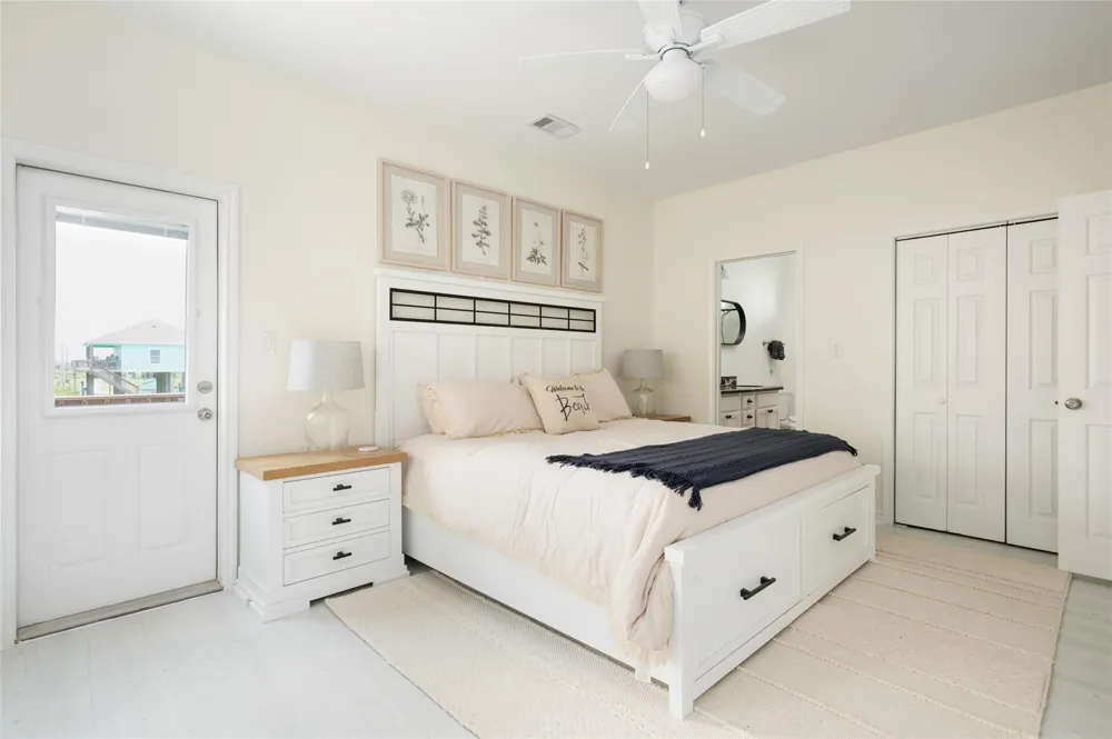 963 James Road Gilchrist, TX 77617