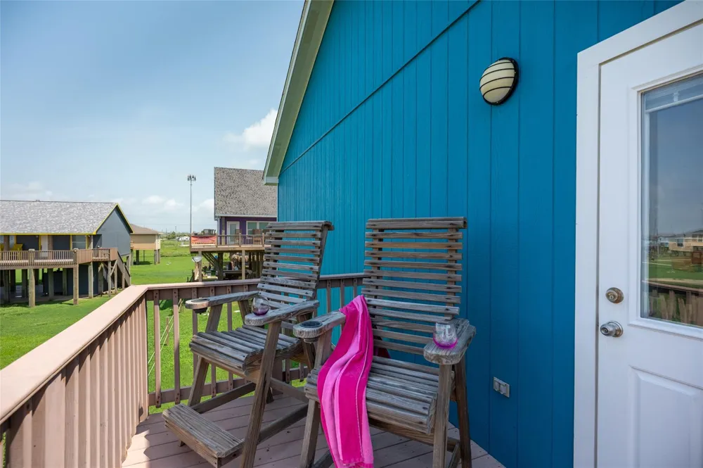 963 James Road Gilchrist, TX 77617