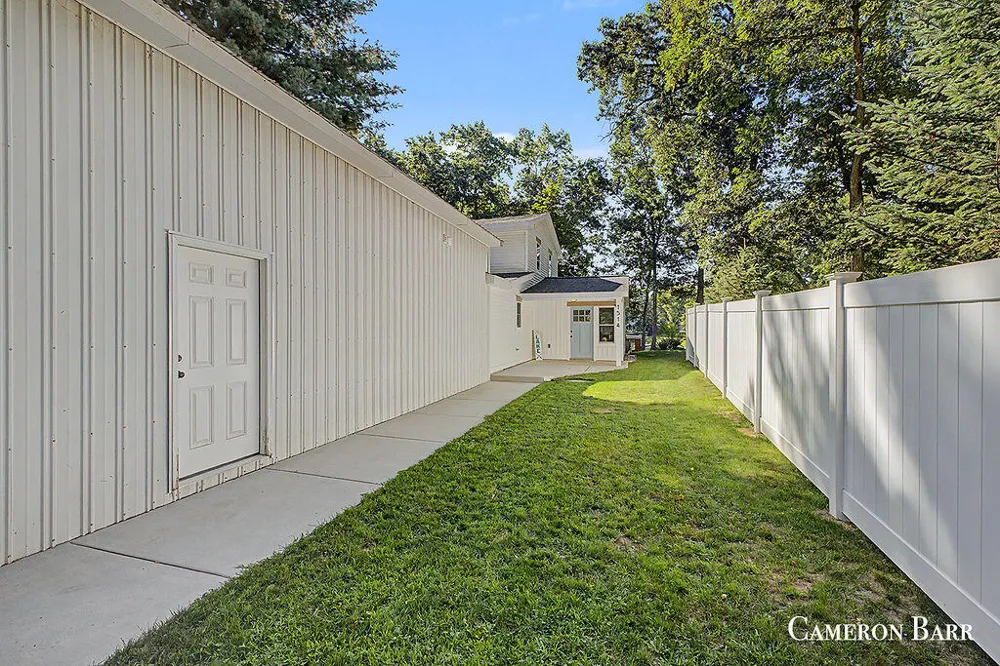 1514 E Cove Point Drive Newaygo, MI 49337