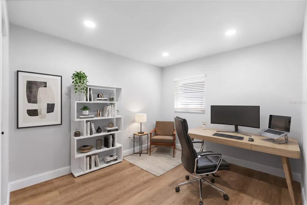 420 MELODY CIRCLE Sarasota, FL 34237