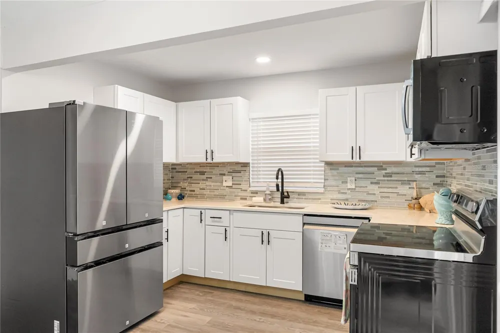 420 MELODY CIRCLE Sarasota, FL 34237