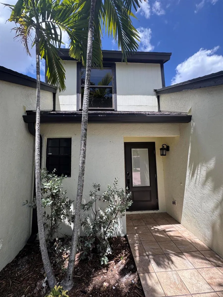 121 BEAUMONT LANE Palm Beach Gardens, FL 33410