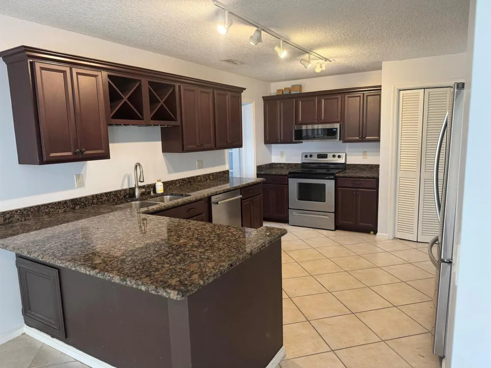 121 BEAUMONT LANE Palm Beach Gardens, FL 33410